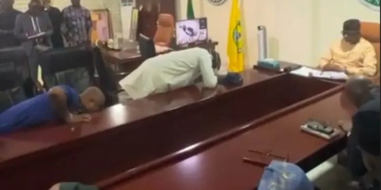 Image of Ogun Council Chairmen prostrate, beg Dapo Abiodun