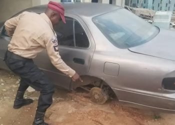 The Ogun State Sector command of the Federal Road Safety Corps (FRSC) has reported the arrest of a Toyota Camry car that was found moving with only three tires along the Abeokuta – Sagamu Expressway.