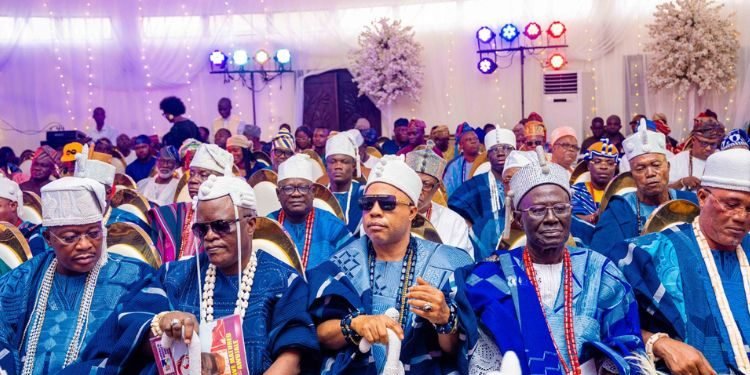Enjoy the historic visitation of Ijebu monarchs under Lagos territory to the Awujale in vivid colours.