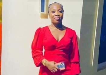 Lady killed by mob for picking party money buried amid tears