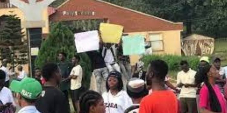 MAPOLY Students Kick against Fee Hike, Results Delay