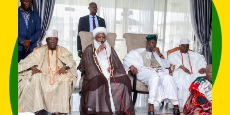 Sultan of Sokoto with members of late Awujale when the Sultan paid them condolence visit.