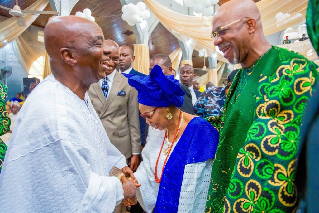 Bishop David Oyedepo offering prayers during Chief (Mrs.) Victoria Olaitan Abiodun’s 90th birthday thanksgiving.
