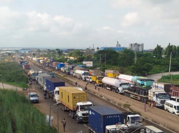 Photo of Gridlock on tthe Lagos-Ibadan Expressway