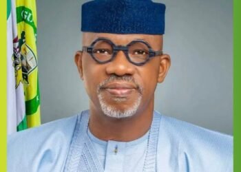 Ogun Students Praise Abiodun As Family Of Late Mapoly Best Graduate Receives ₦2.5m
