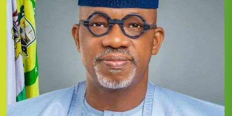 Ogun Students Praise Abiodun As Family Of Late Mapoly Best Graduate Receives ₦2.5m